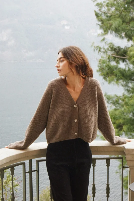 The Cashmere Muma Cropped Cardigan // Cafe Laid - back Women's Style
