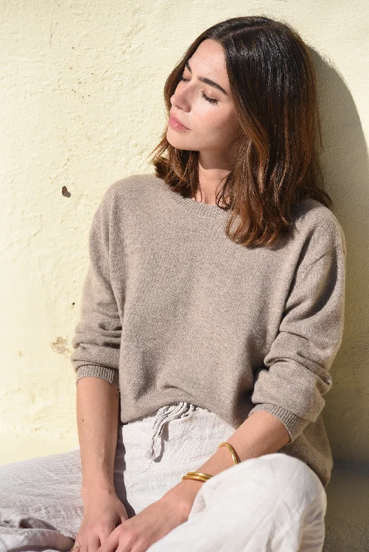 The Cashmere Cove Crew Neck // Rye Refined Women's Classic 