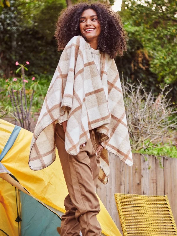 Xirena - Wynter Poncho in Fawn Earthy Women's Hemp - based
