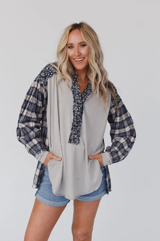 Better Together Mixed Print Top - Blue Gray Hip Women's Urban